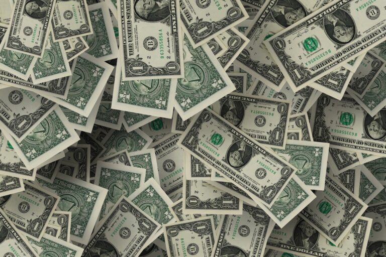 7 Service-Based Online Business Ideas to Achieve Location Freedom and Become a Digital Nomad